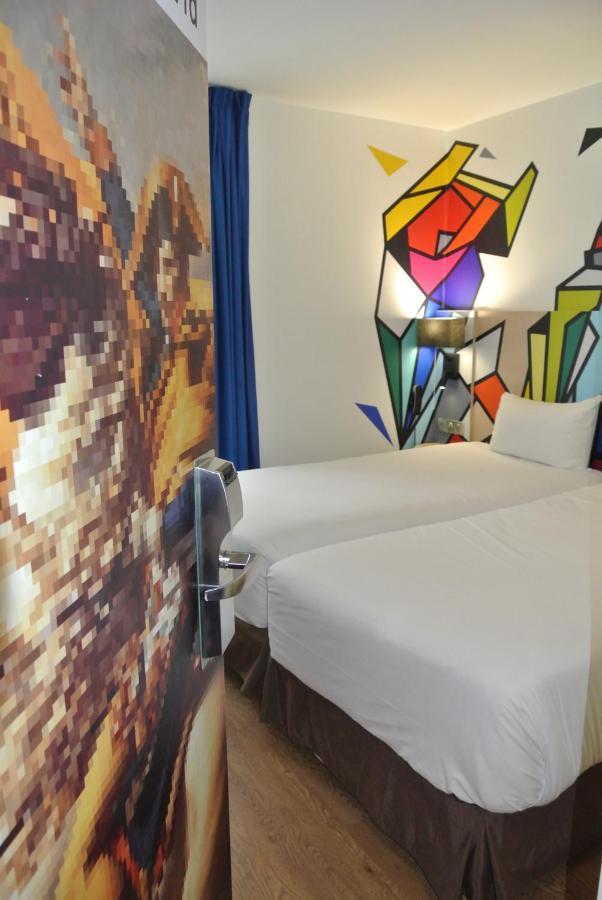 Two Adjacent Rooms,1025647654:JPEG