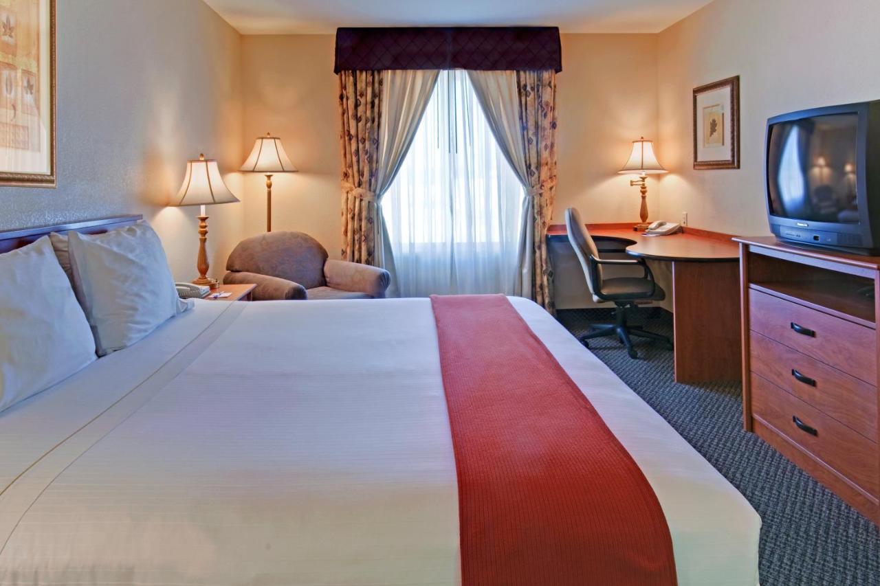 King Room - Mobility Access/Hearing Accessible