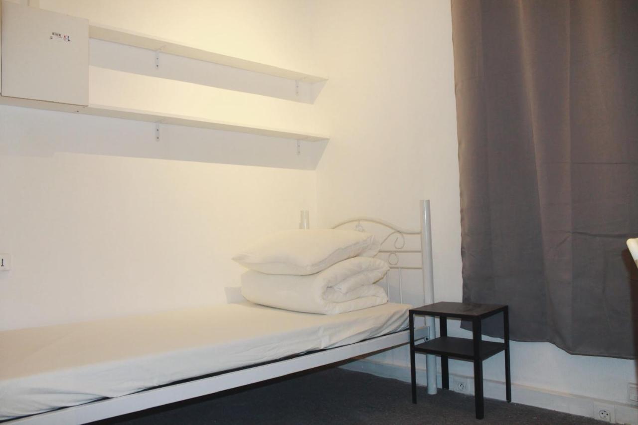 Single Room with Shared Toilet