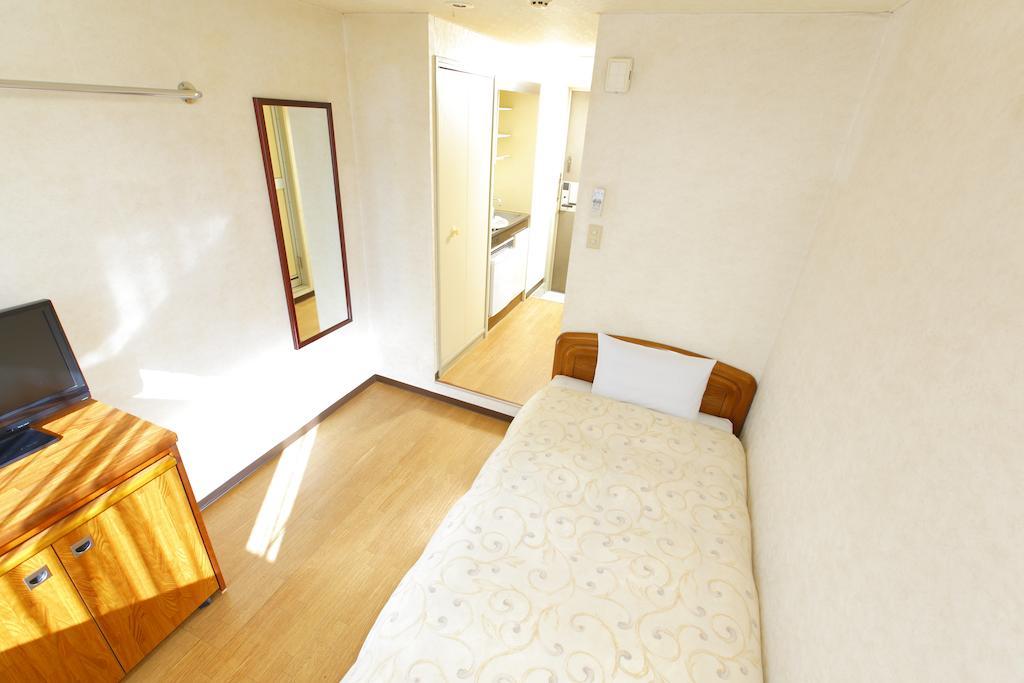 Single Room - Smoking - House Keeping is Optional with Additional Cost,687588015:JPEG