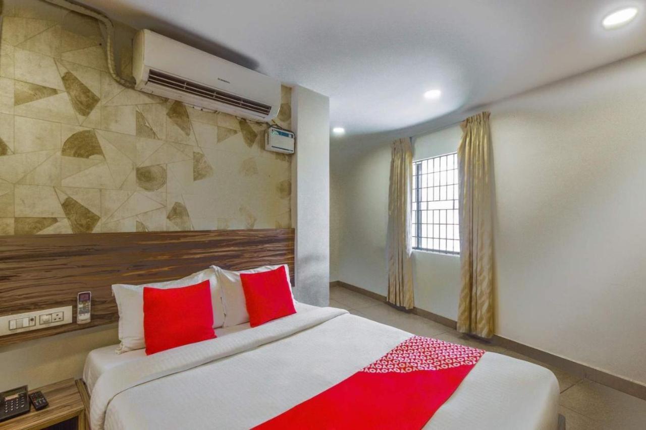 Deluxe Double Room (2 Adults + 1 Child)