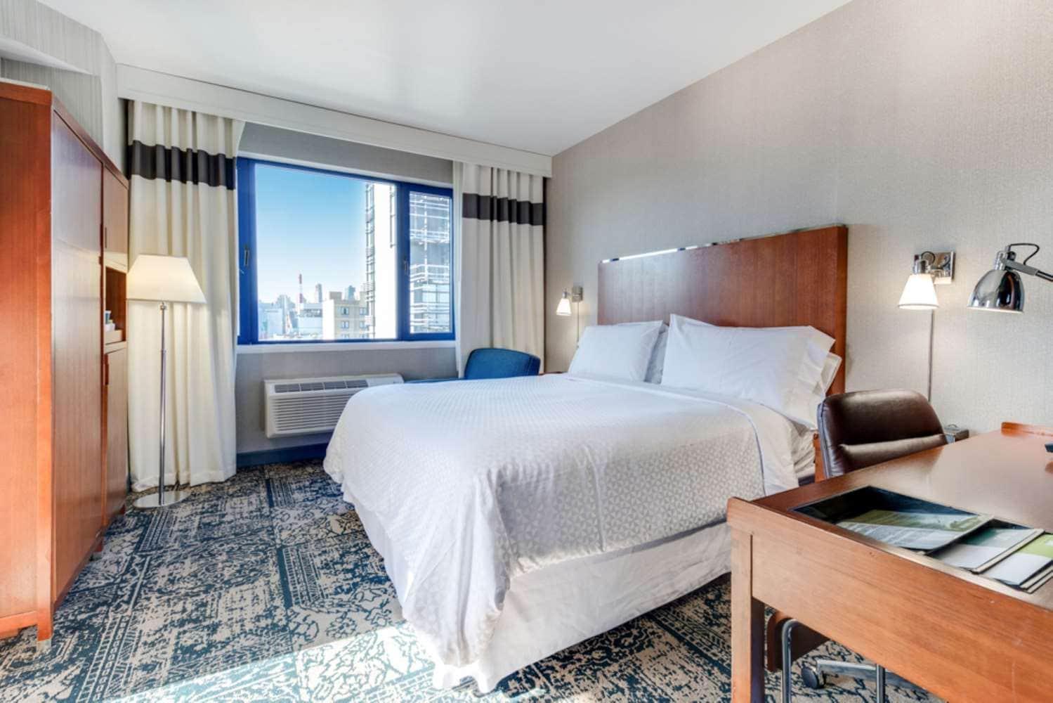 Balcony King Room with City View