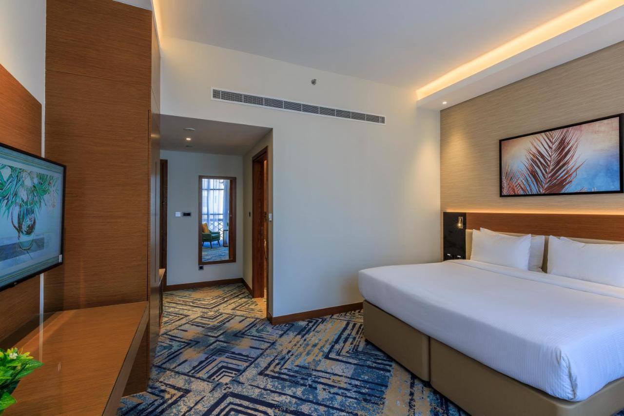 Executive King Room with 20% Off Food & Beverage (excluding in-room dining),1135224028:JPEG