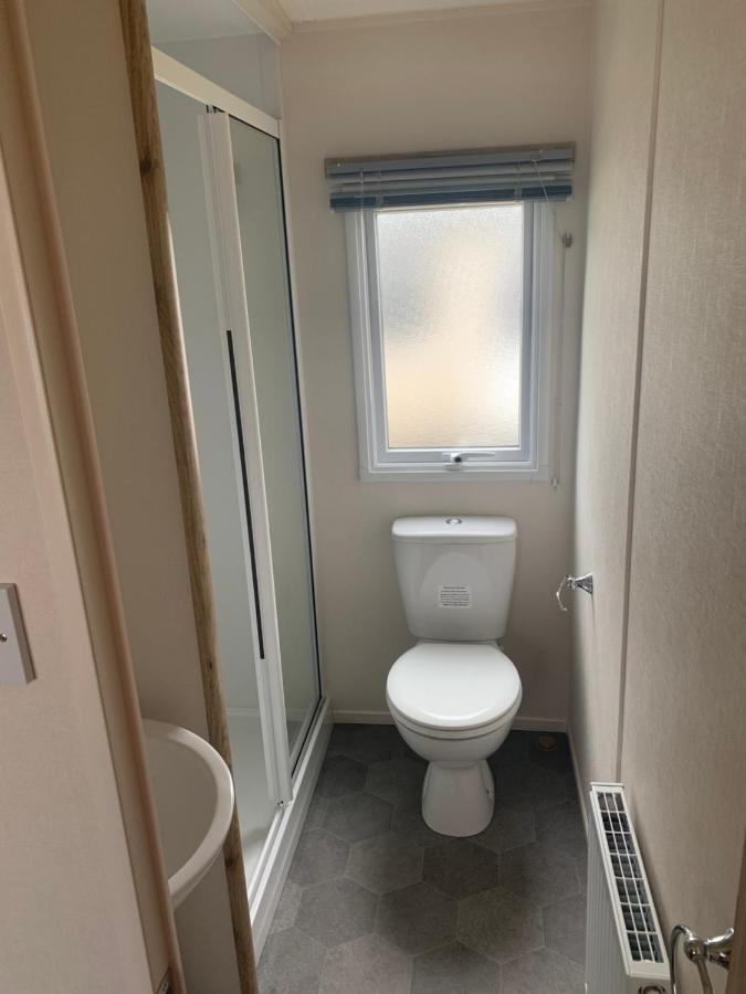 Three-Bedroom House,1142987860:JPEG