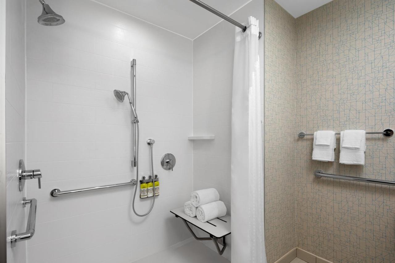 Standard King Room with Roll-In Shower - Mobility Access