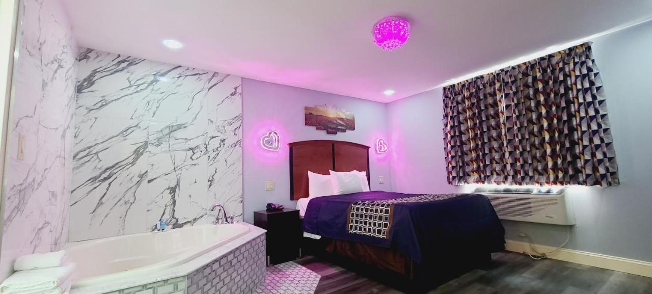 Queen Room with Spa Bath
