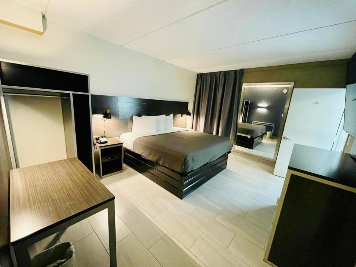 Deluxe King Room