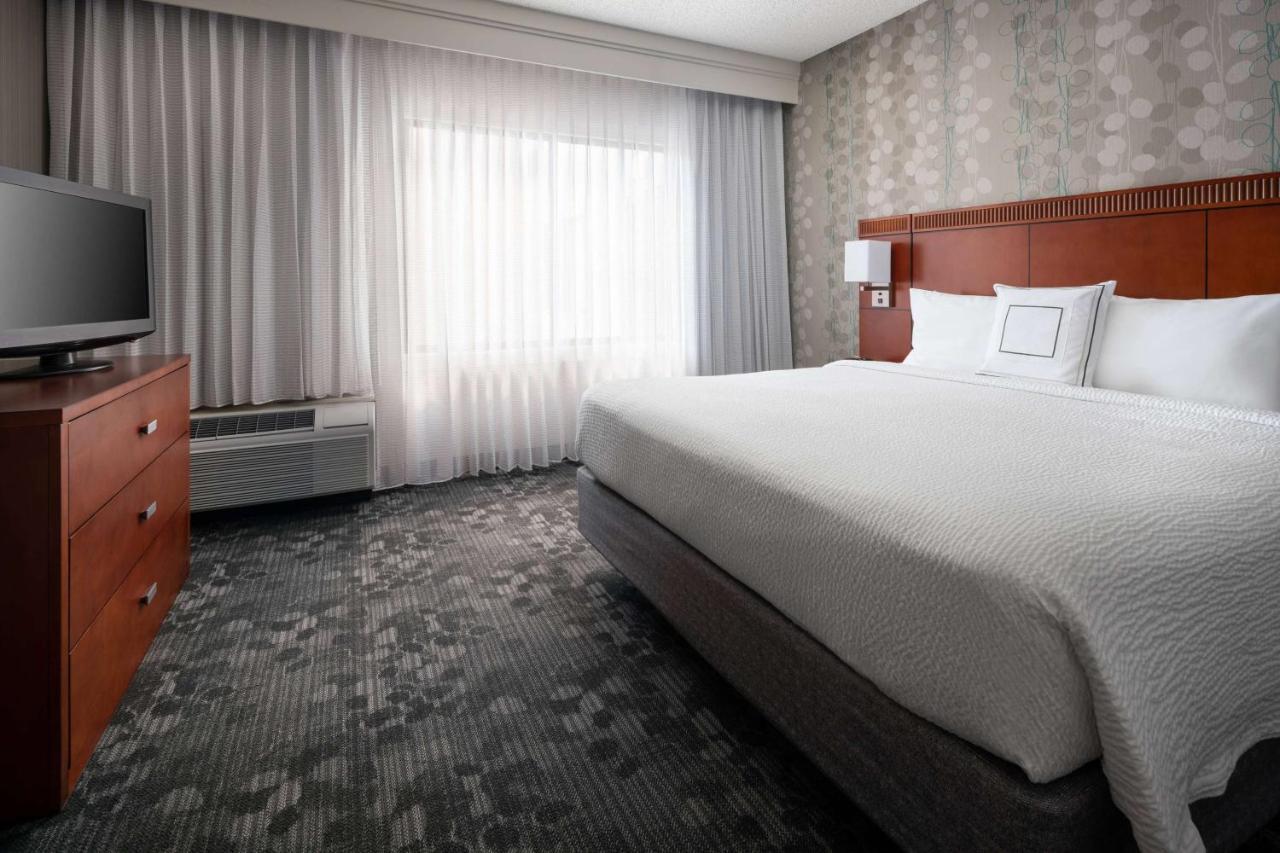 One-Bedroom King Suite - Non-Smoking,1207383256:JPEG