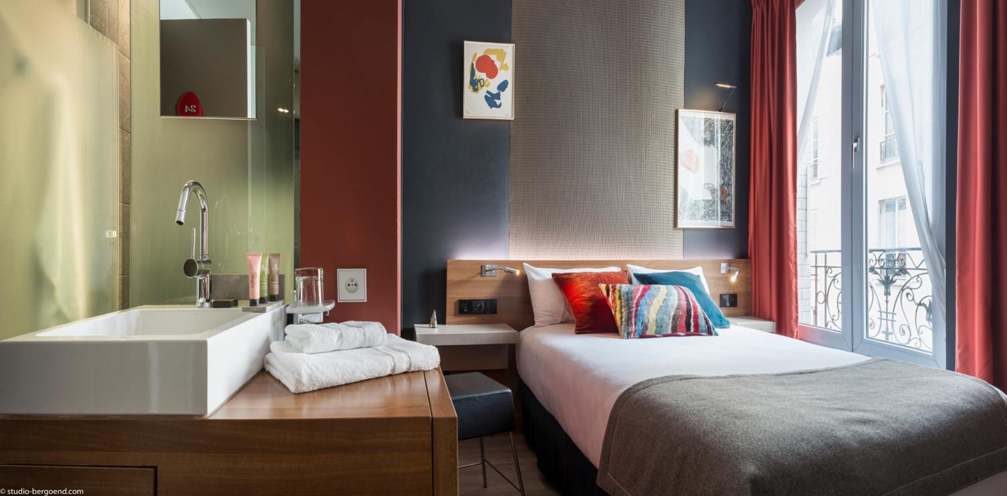 Two Adjacent Classic Rooms,1208734036:JPEG