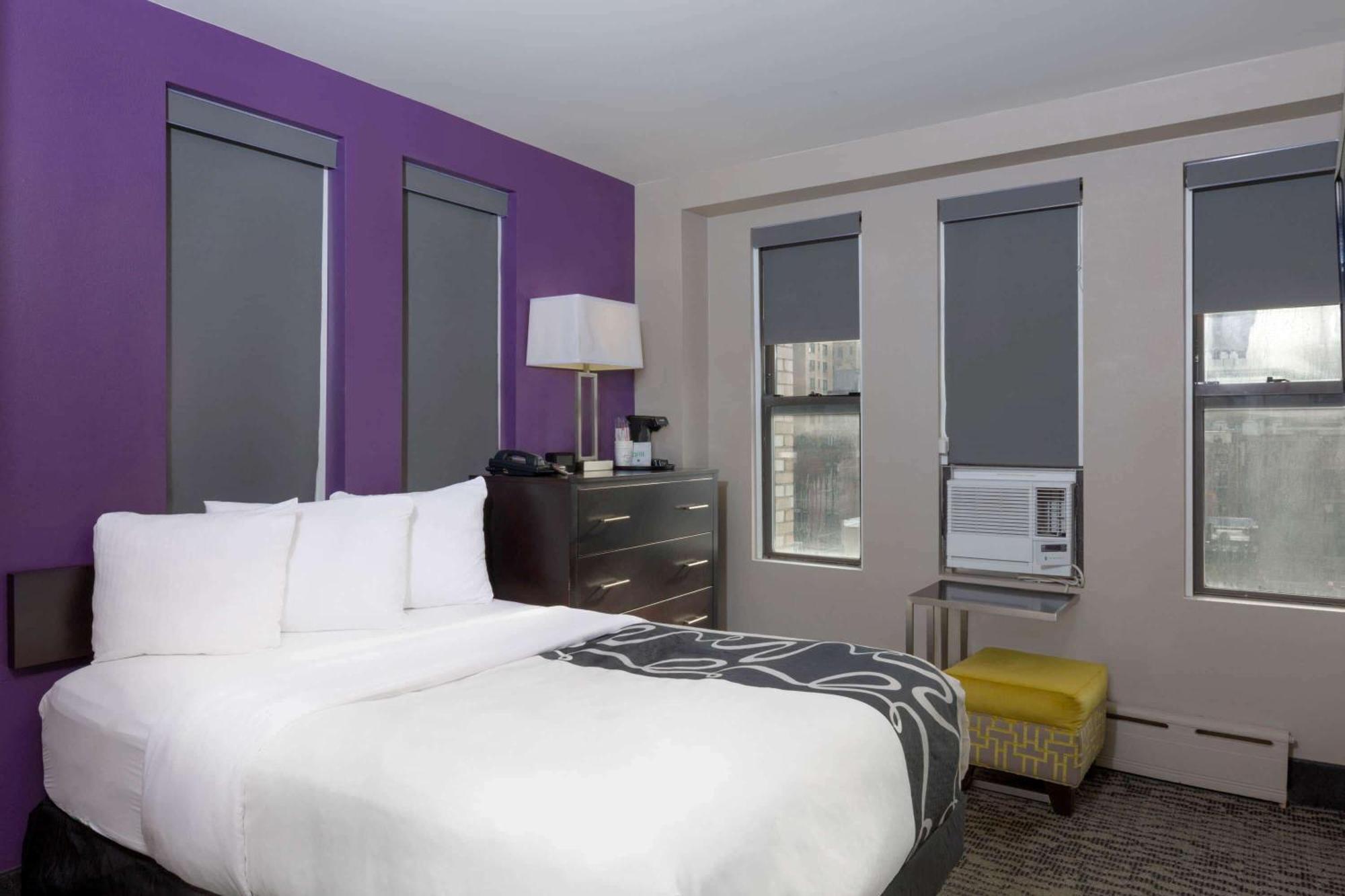 Deluxe Double Room - Mobility/Hearing Accessible - Non-Smoking