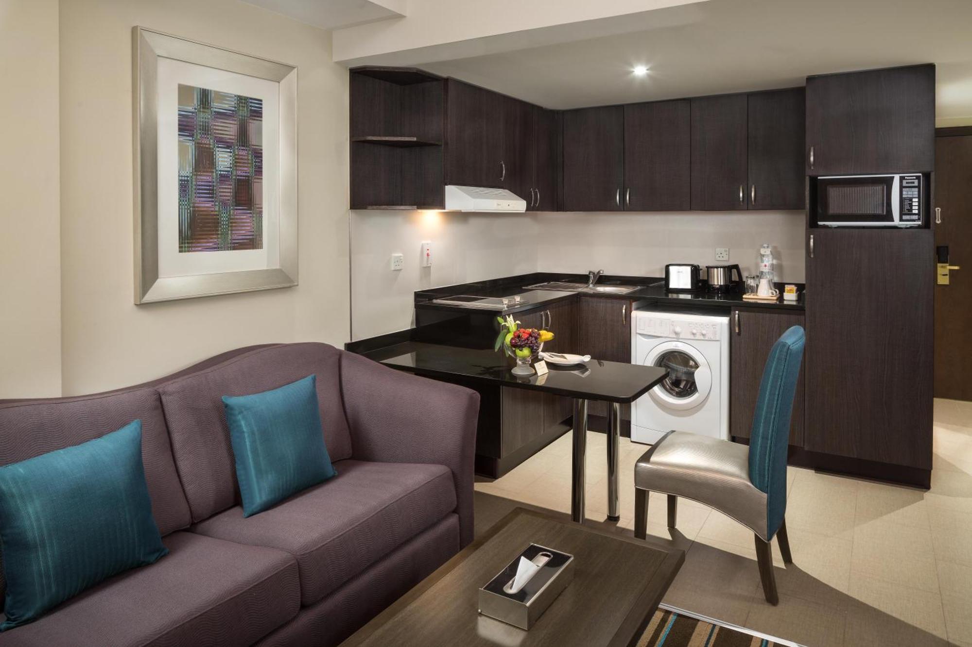 Interconnecting Executive Studio Guaranteed Early 10am Check Late 5pm Check-Out & on Food Beverages Laundry,1212110491:JPEG