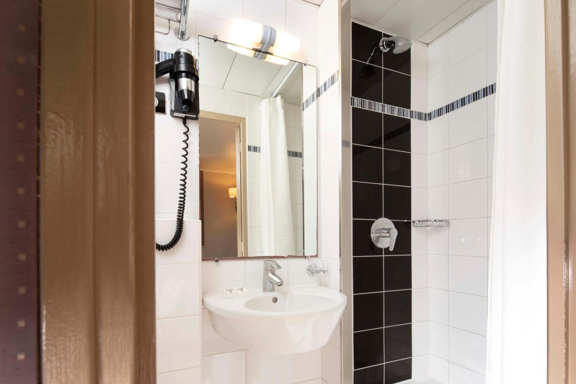 Single Room,1214970718:JPEG