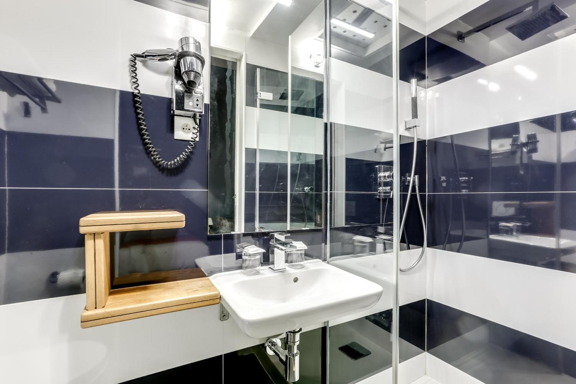 Single Room with a Big Bed,1215052201:JPEG