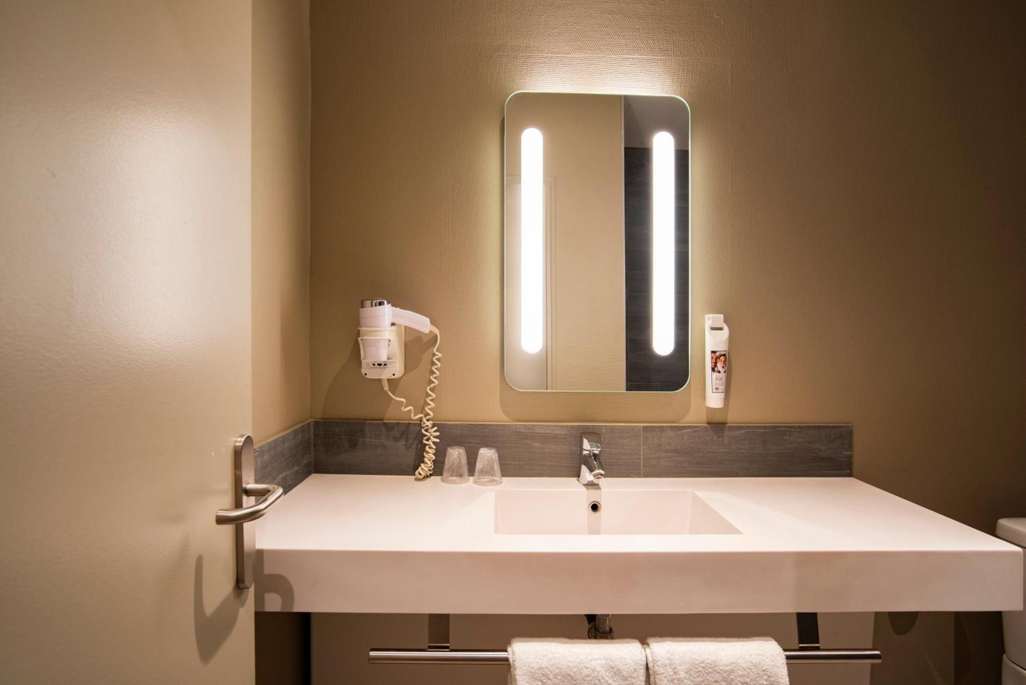 Triple Room with One Double and One Sofa Bed,1705012584:JPEG