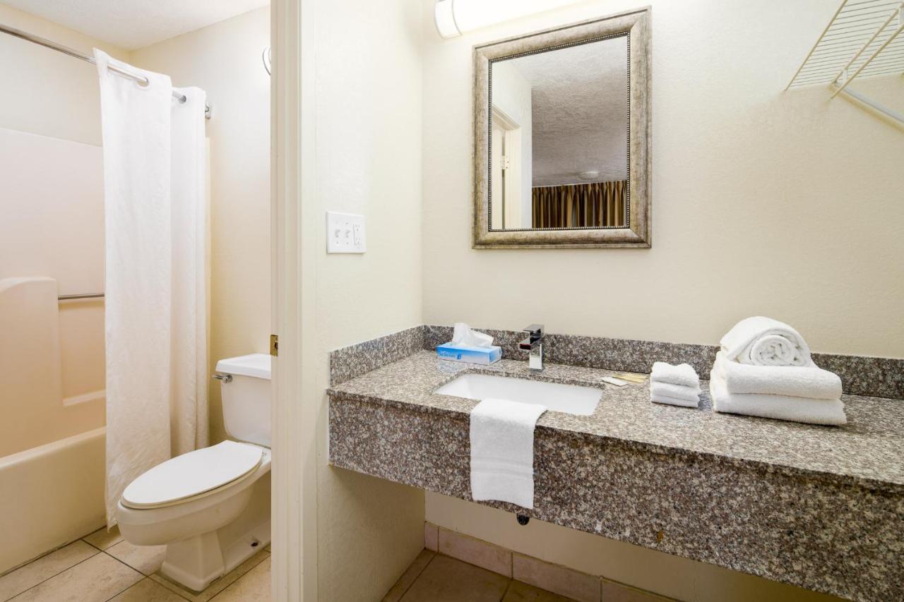 Economy Double Queen Room