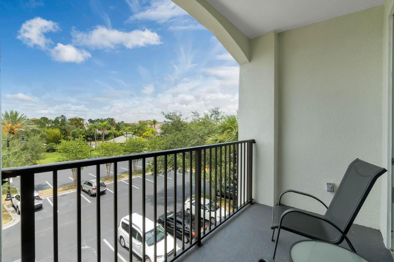 Deluxe Three-Bedroom Apartment