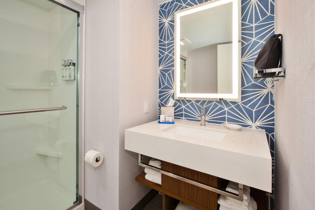 One-Bedroom King Suite