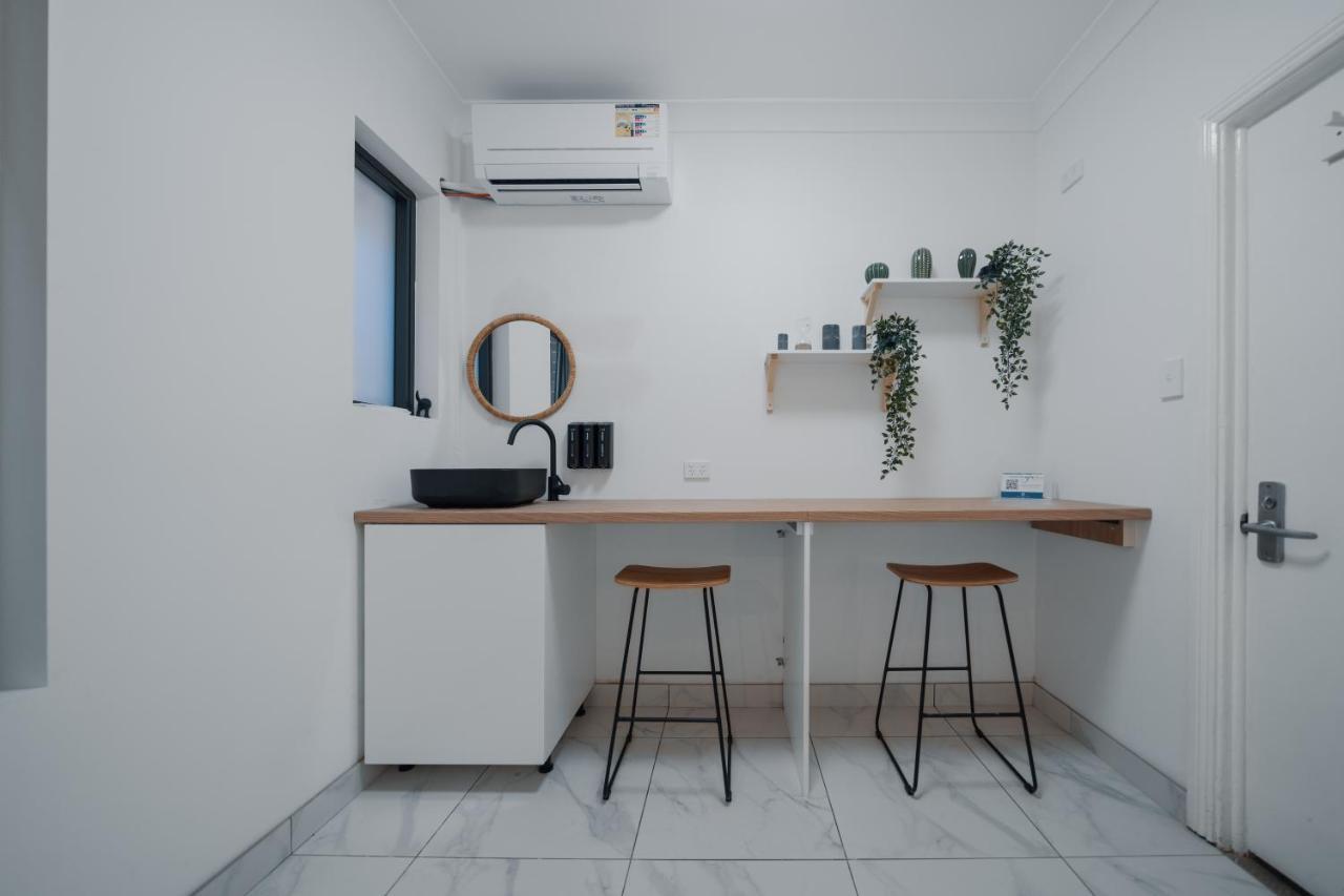 Deluxe Room with Street View - with Shared Bathroom