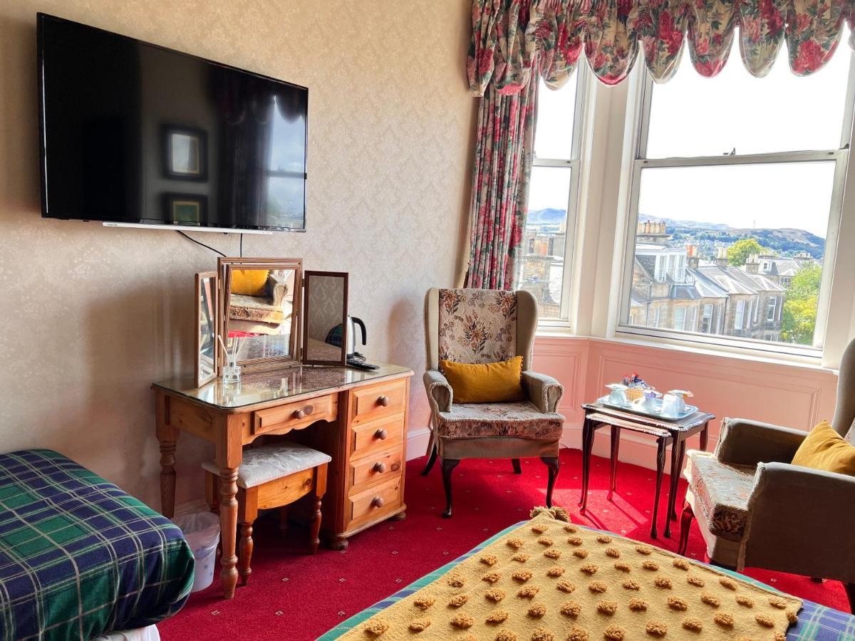 Family Room,1498879384:JPEG