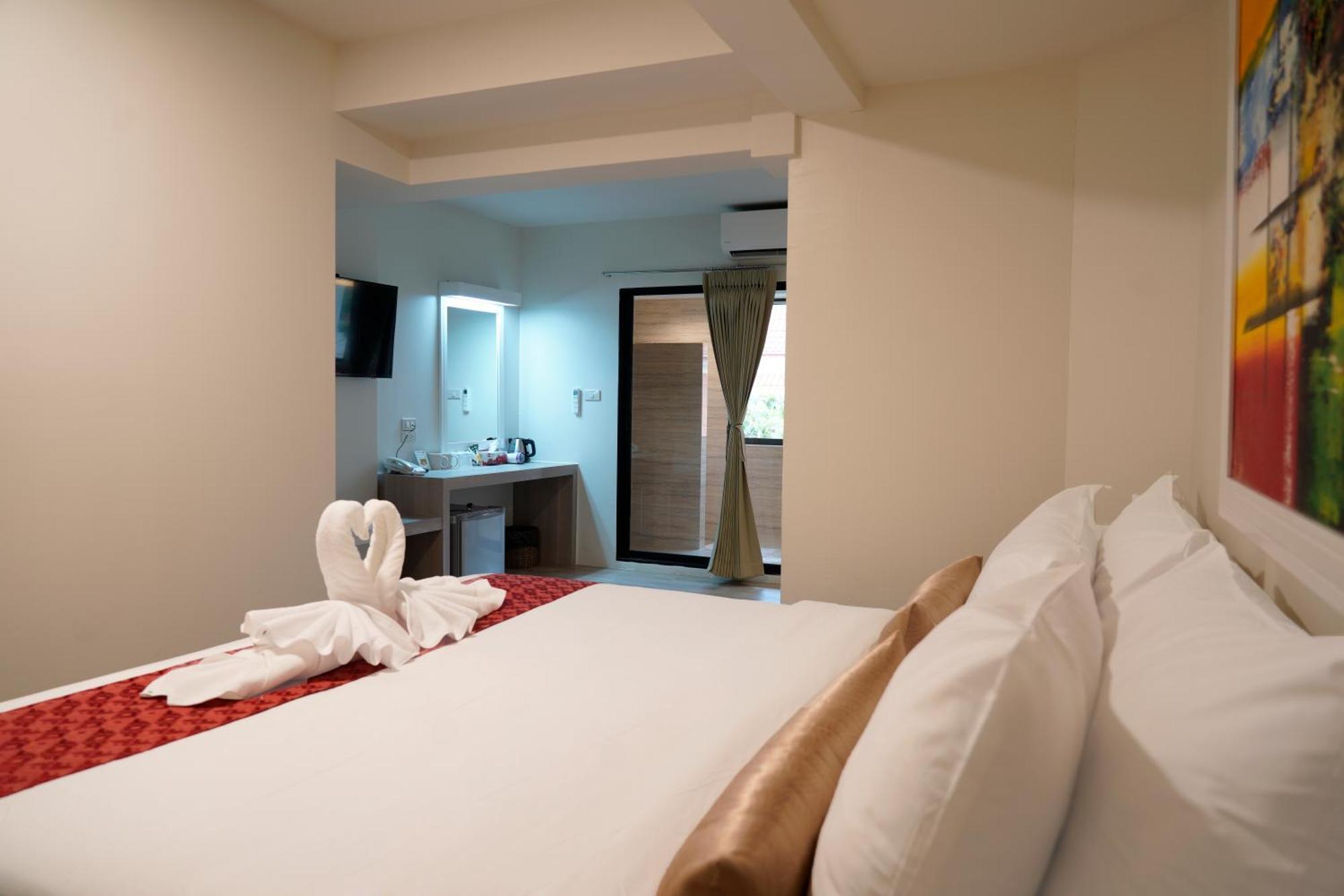 Deluxe Double Room with Window,1274328253:JPEG