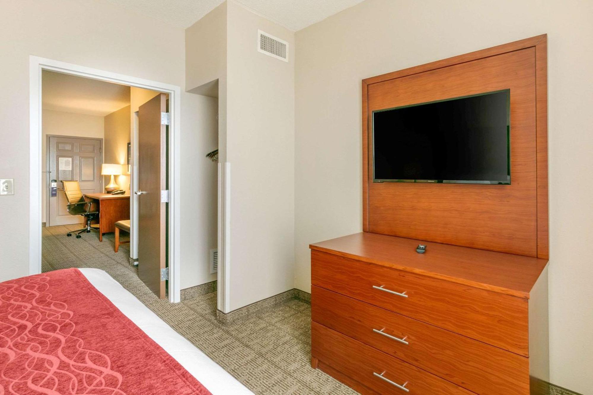 King Suite with Sofa Bed - Non-Smoking