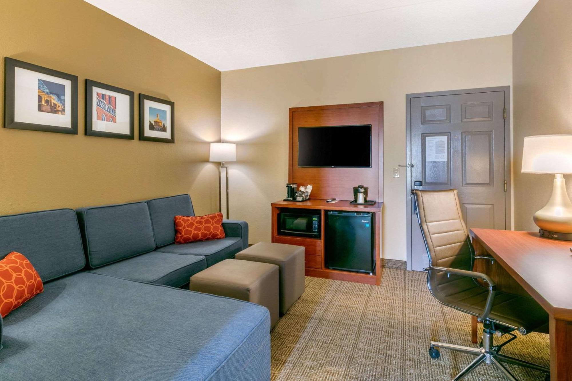 King Suite with Sofa Bed - Non-Smoking,1281329419:JPEG