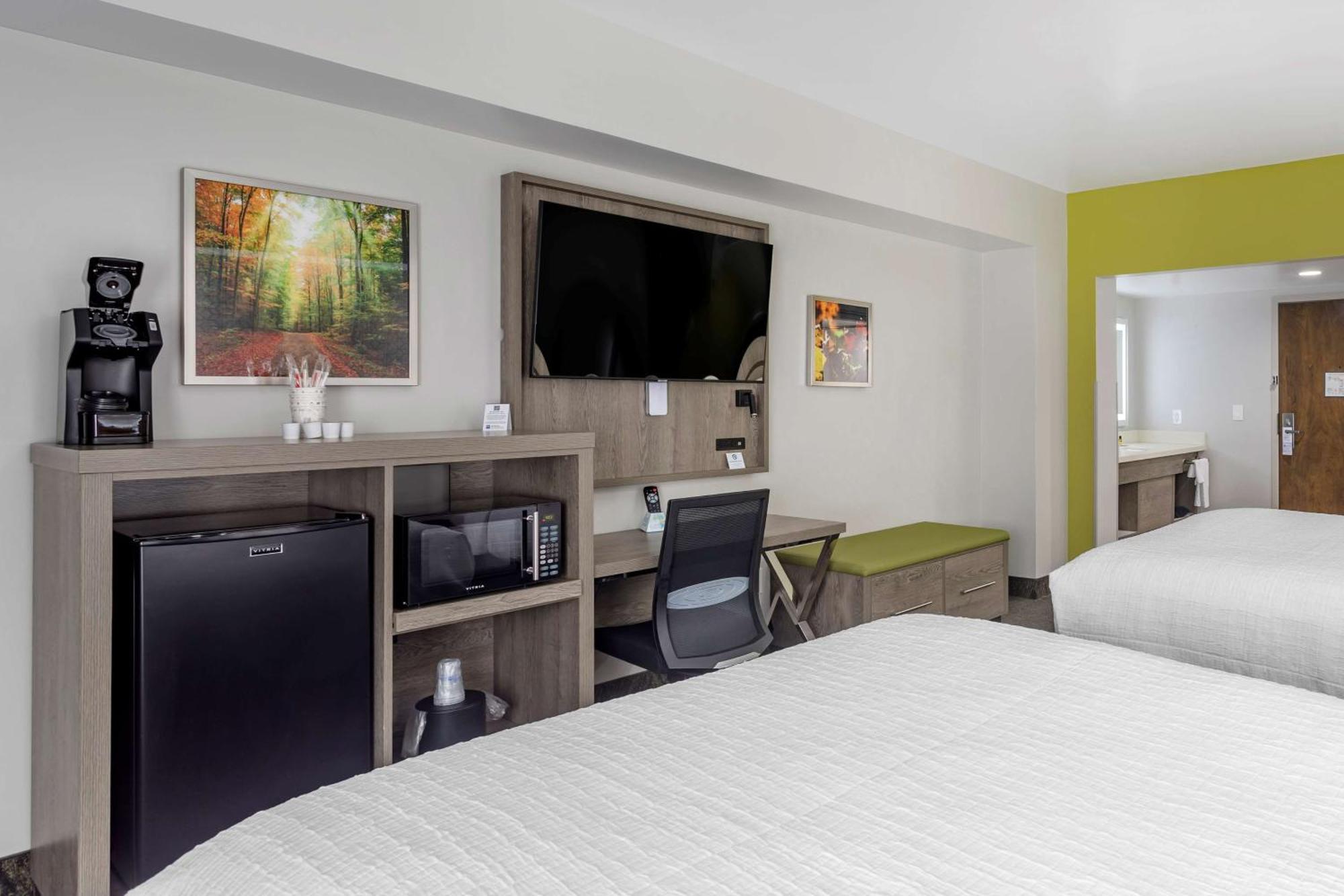 Queen Room with Two Queen Beds