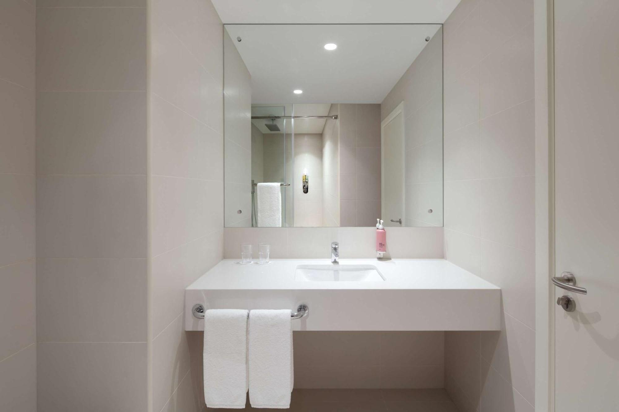 Rover Room - Monthly Stay - 30% off F&B and 50% off Laundry Service