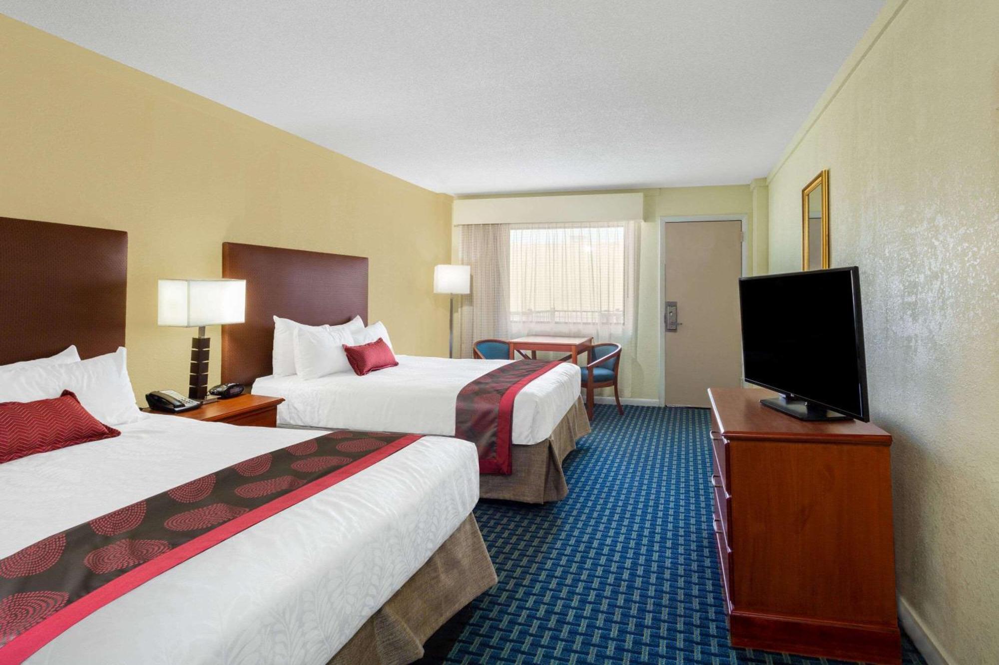 Queen Room with Two Queen Beds - Mobility Access/Non-Smoking