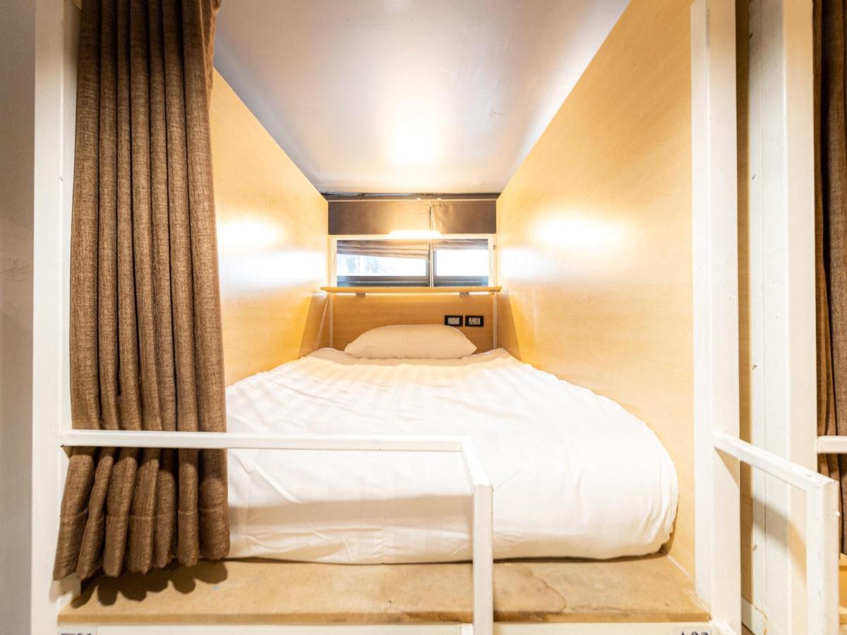 Single Bed in Dormitory Room,1290888988:JPEG