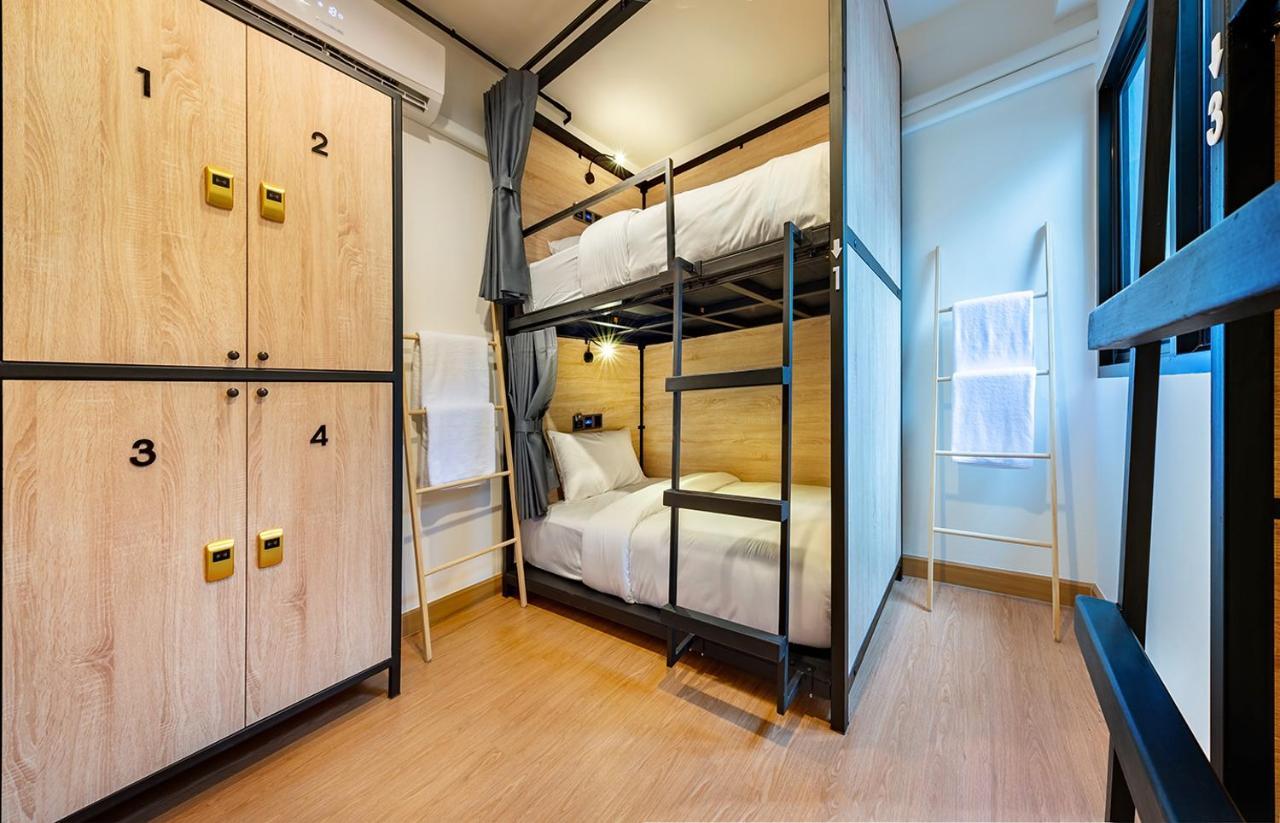 Bunk Bed in Mixed Dormitory Room with Shared Bathroom