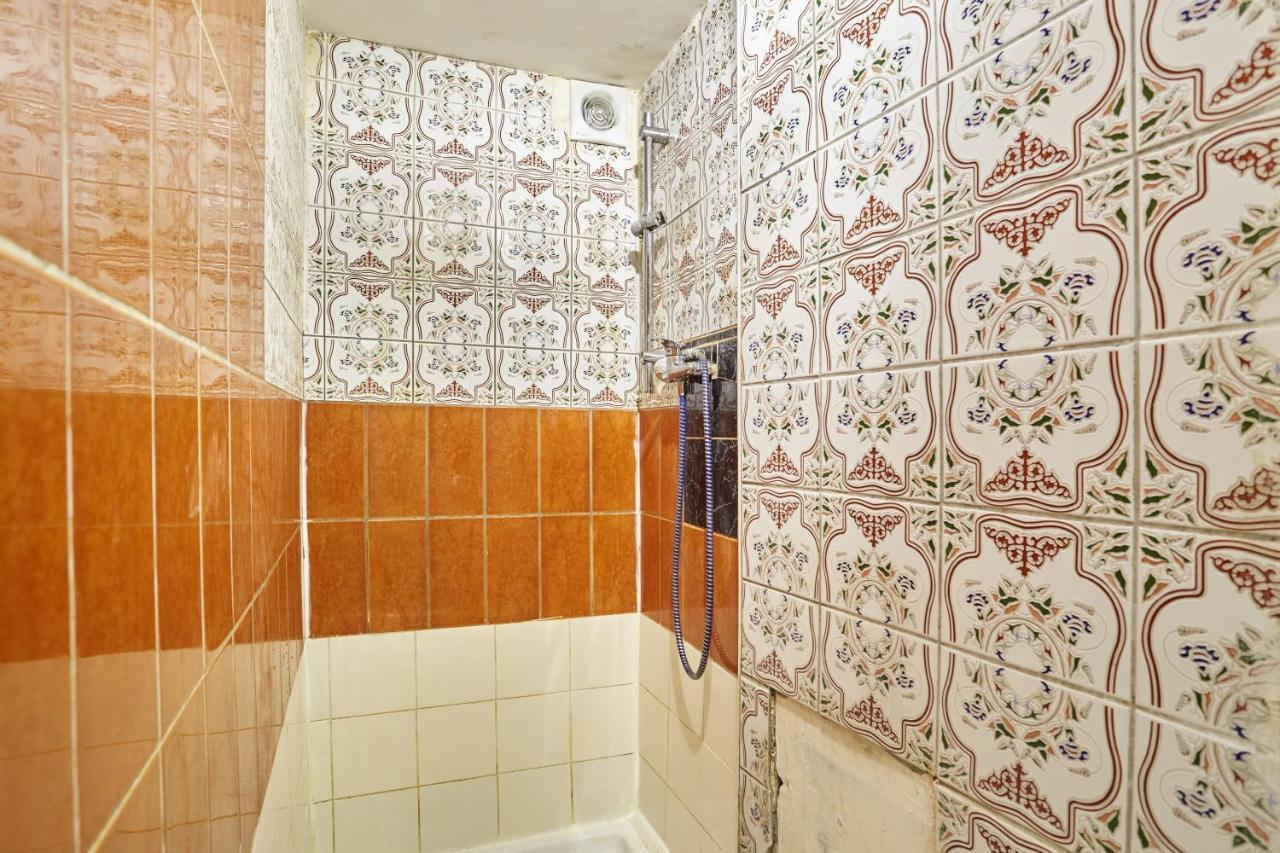 Single Room with Shared Bathroom,1293383896:JPEG