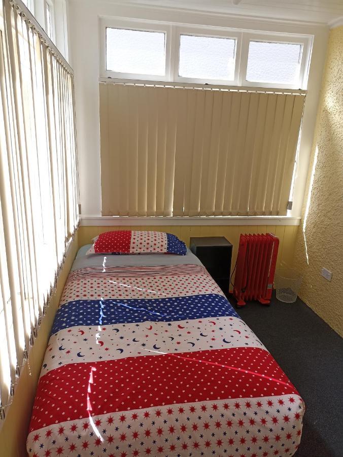 Single Room with Shared Shower and Toilet,1294472551:JPEG