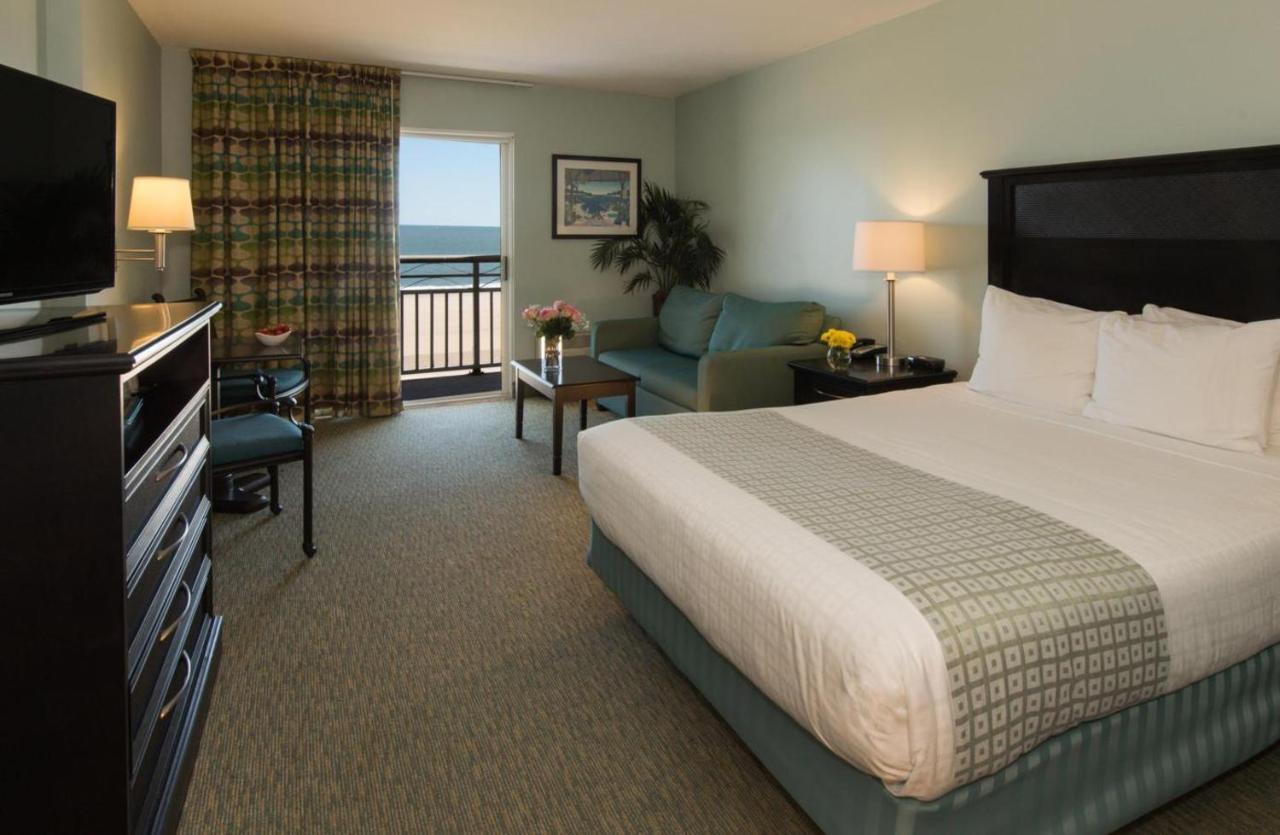 Ocean Front, DECK, 1 Queen Bed, Accessible w/ S-Sofa