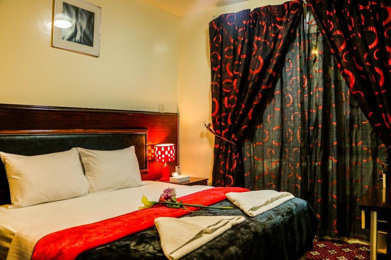 Deluxe King Suite
