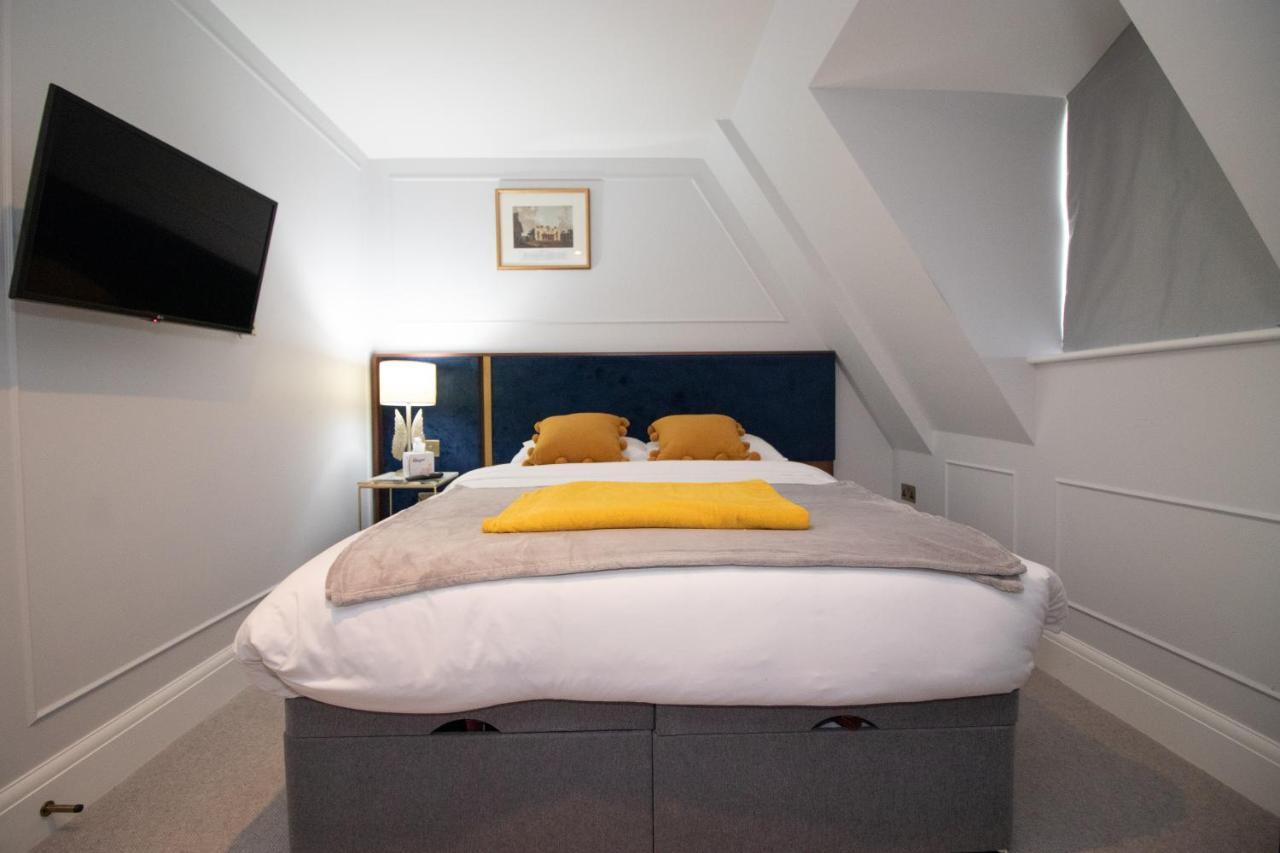 Deluxe Double Room (1 adult + 1 child),1300762861:JPEG