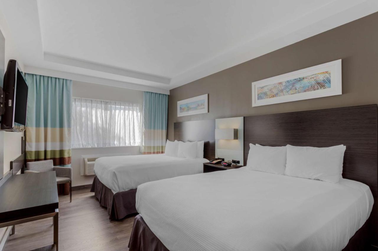 Queen Room with Two Queen Beds with Roll-In Shower - Mobility Access