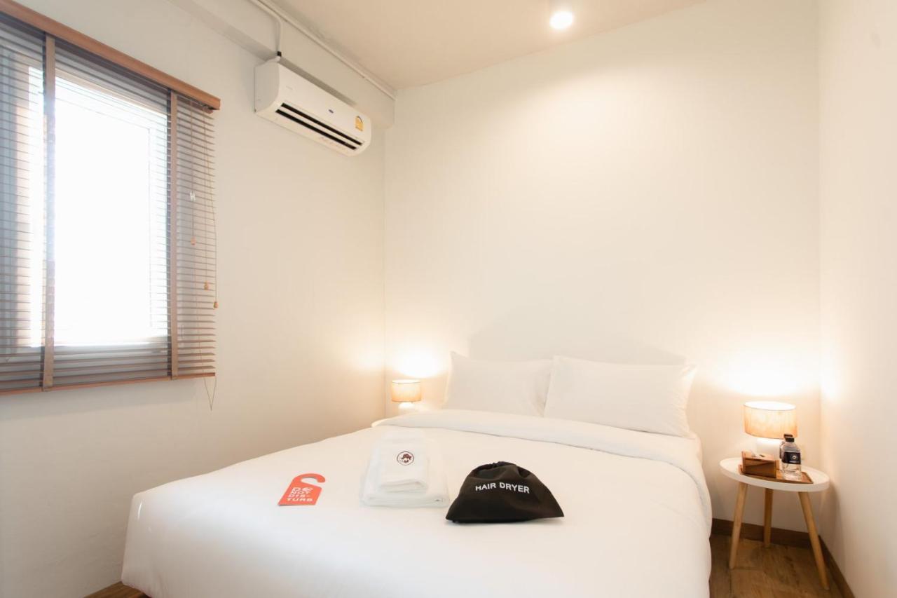 Superior Queen Room with Private Bathroom