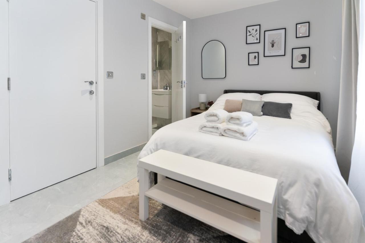 Deluxe Double Room with Shower