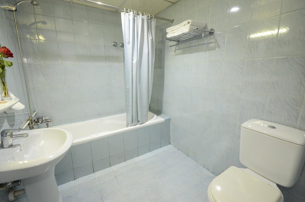 Standard Double or Twin Room,298374220:JPEG
