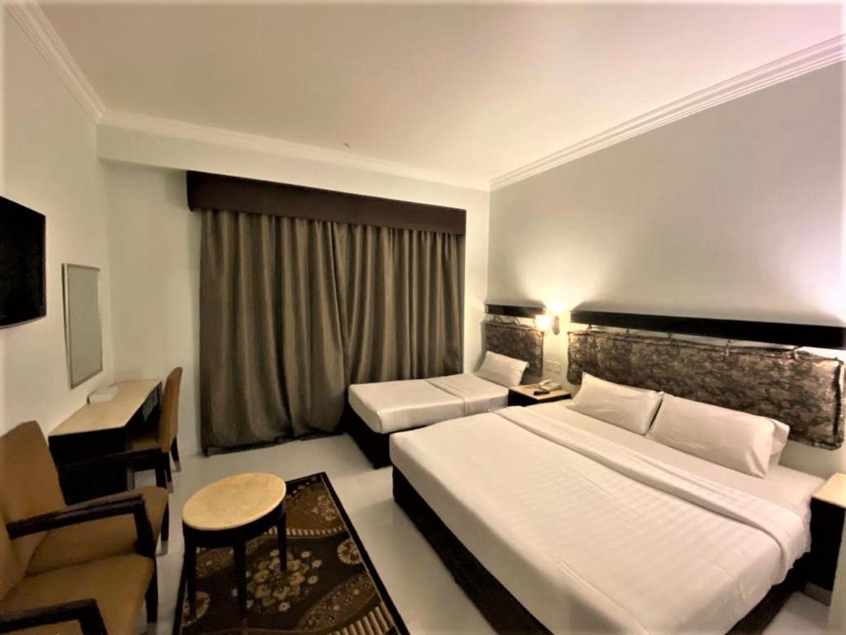 Deluxe Family Room