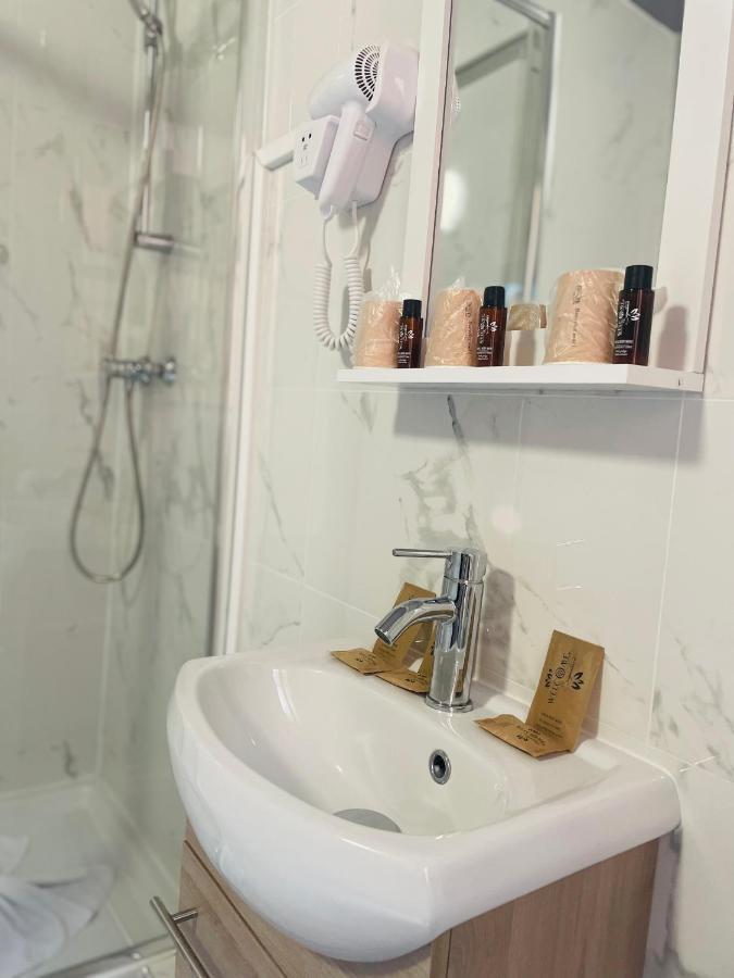 Twin Room,1476526792:JPEG