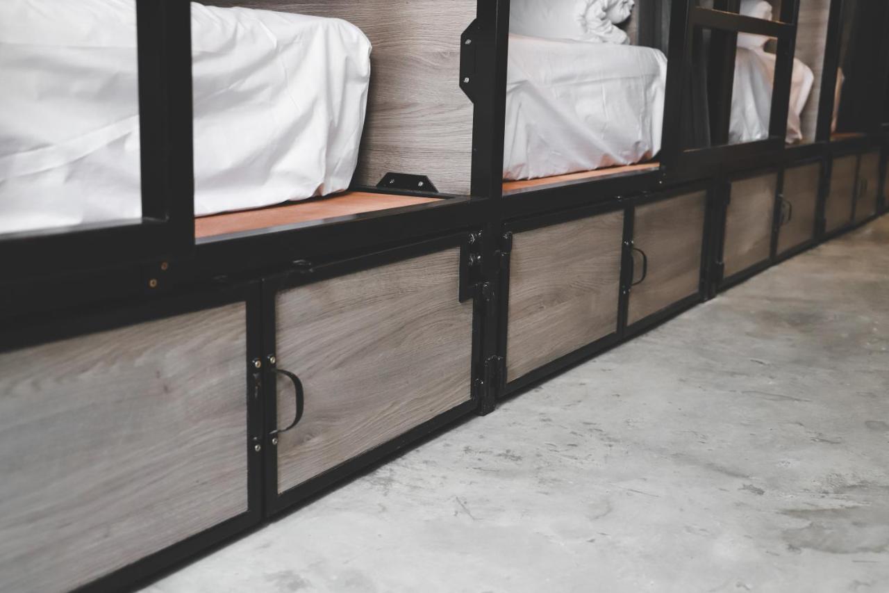 Single Bed in Dormitory Room,1487669326:JPEG