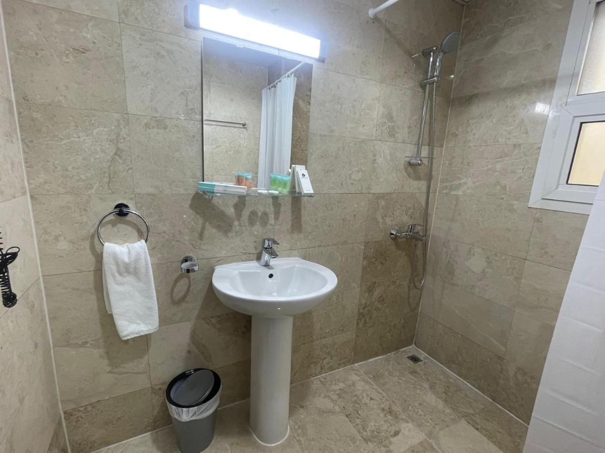 Double Room,1488053764:JPEG