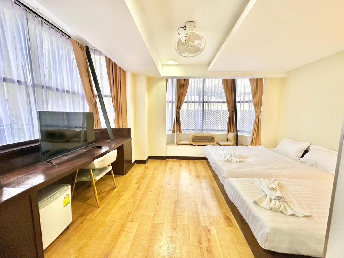 Deluxe Queen Room
