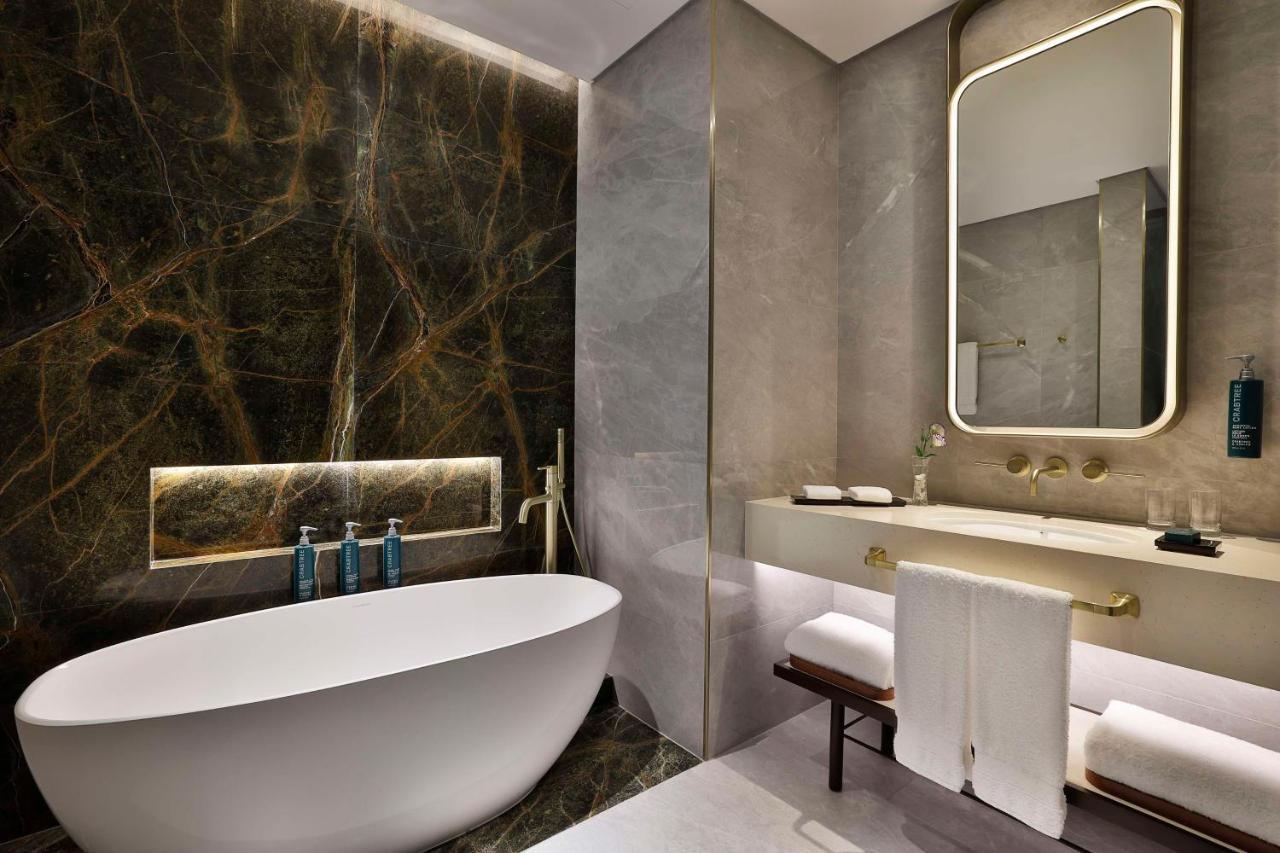 One-Bedroom Suite Two Double Beds Burj Khalifa View,1496541751:JPEG