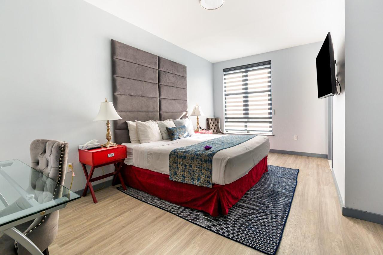 One King Bed Room, Accessible