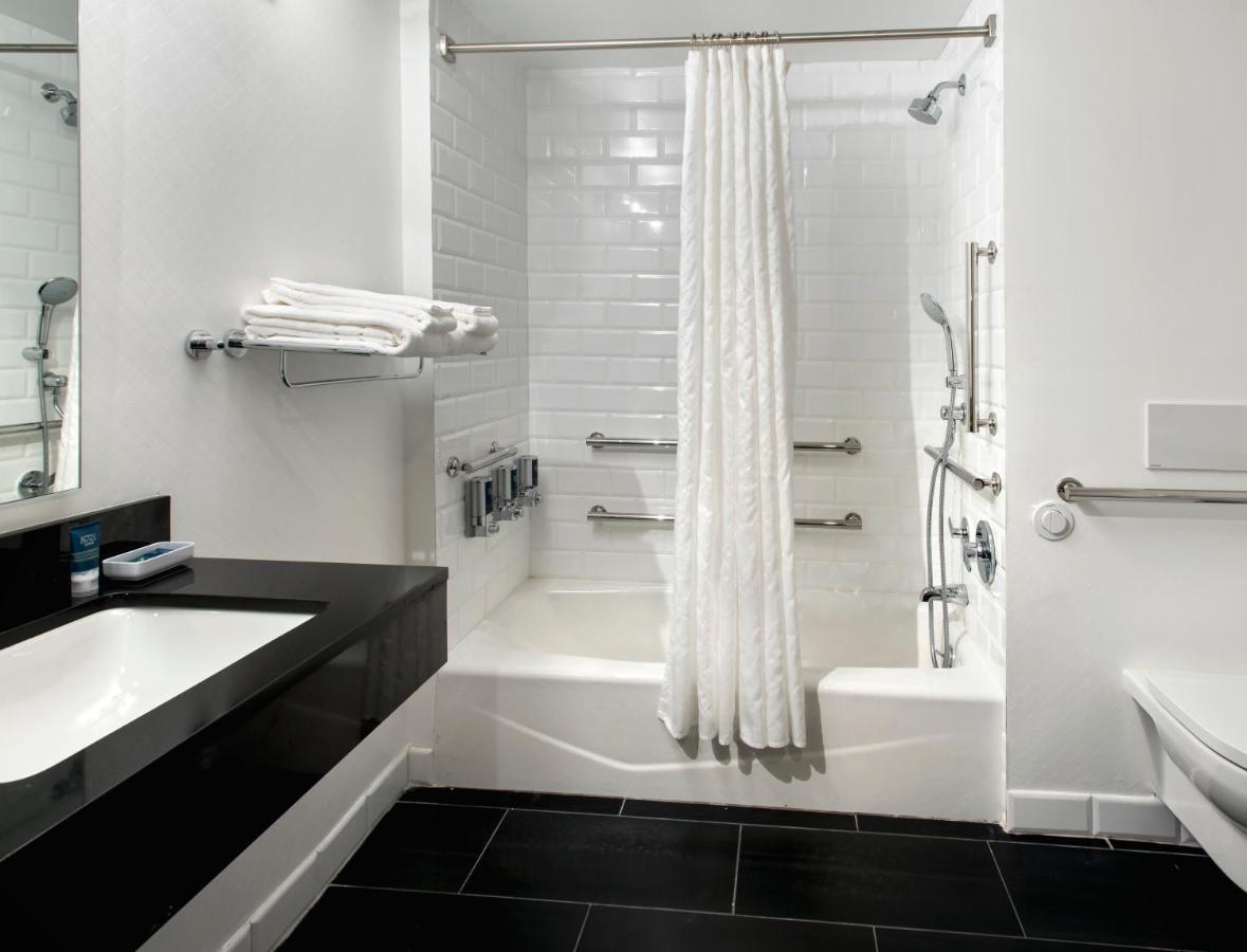Queen Room with Two Queen Beds - Hearing Accessible