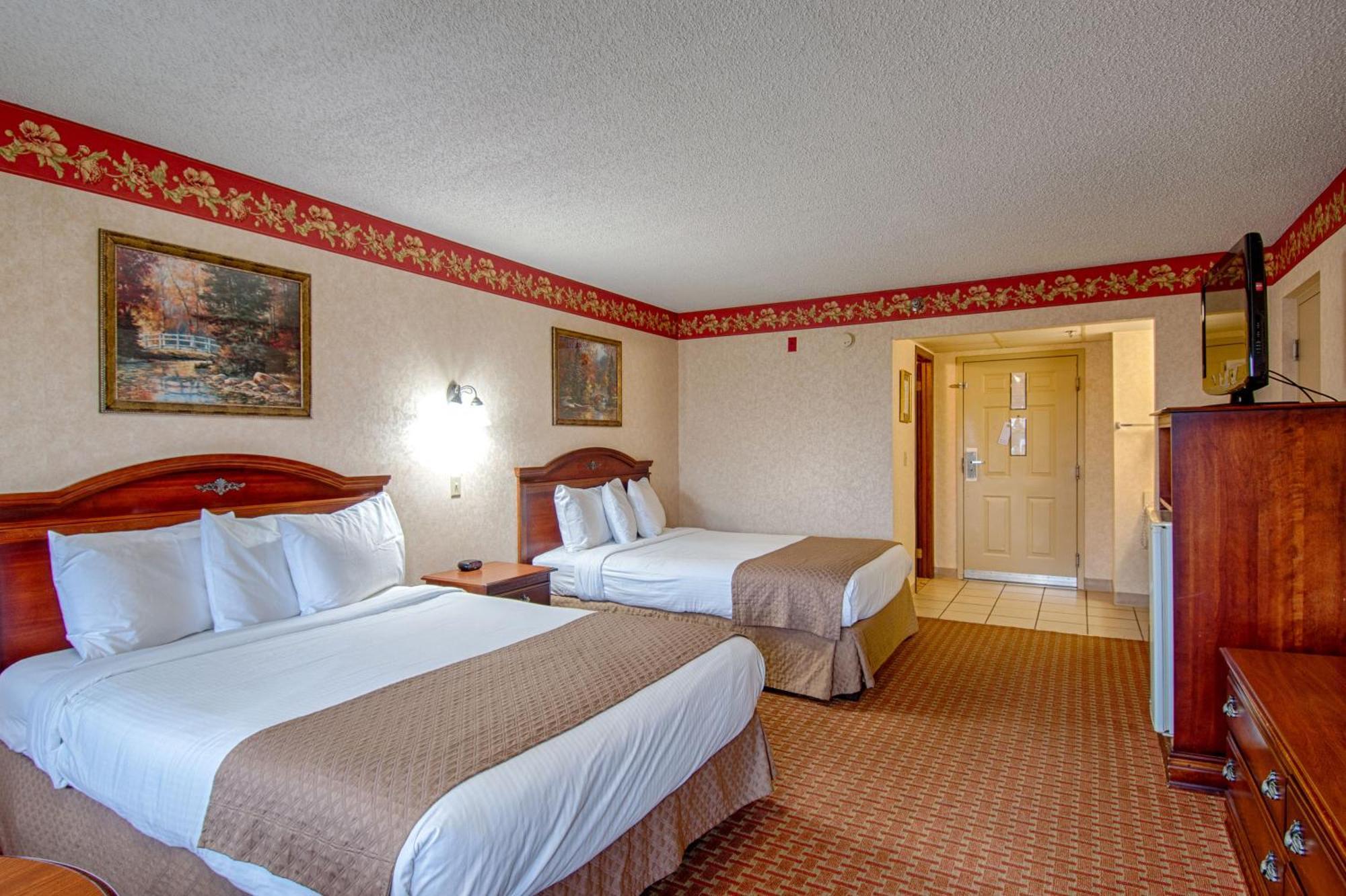 Quadruple Room with Two Queen Beds and Balcony - Non Smoking/Interior Hall