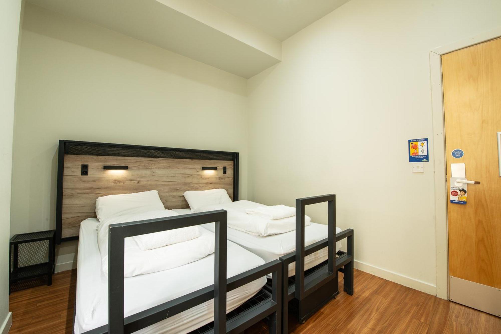 Twin room for Single use
